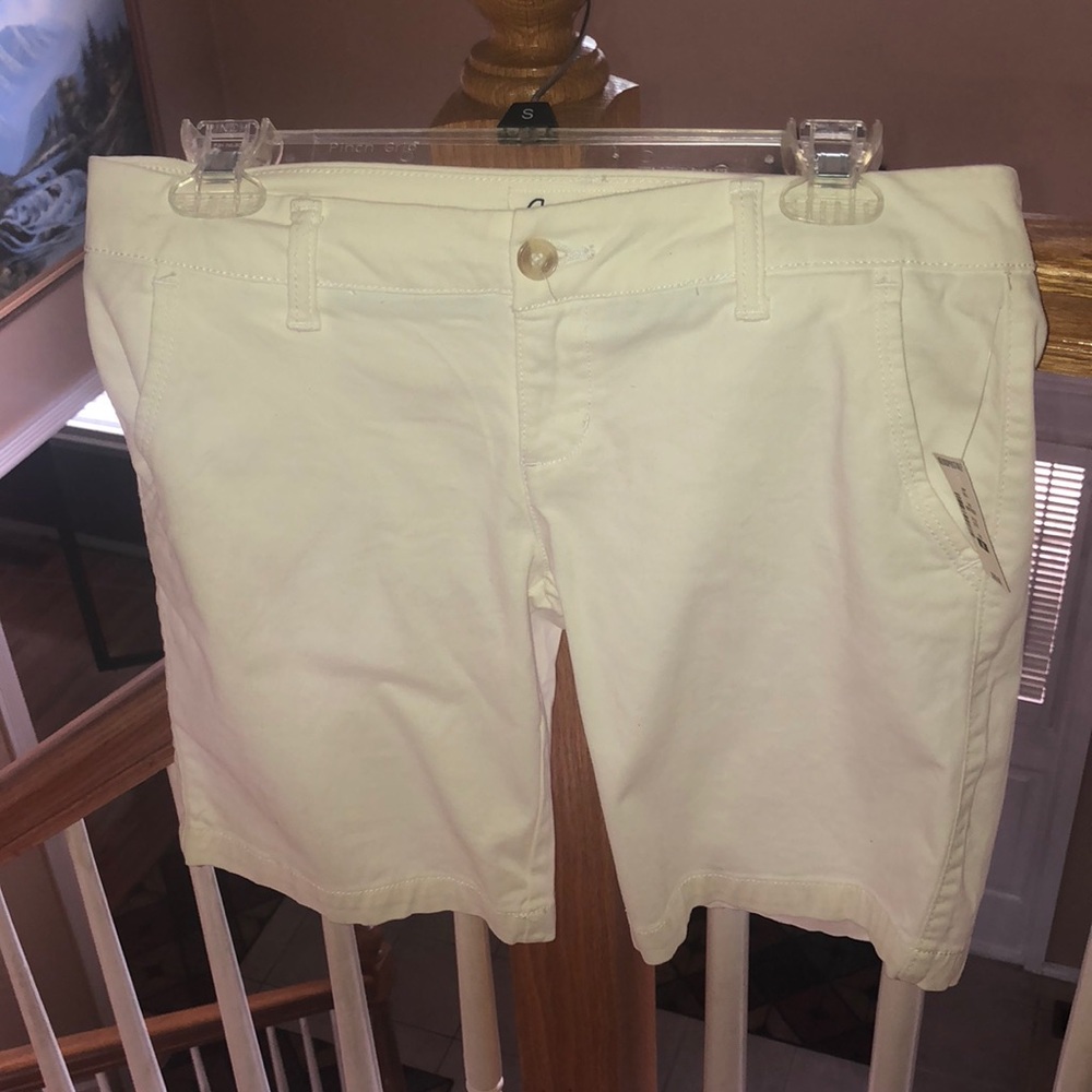 White Bermuda shorts! Perfect for summer!size 5/6